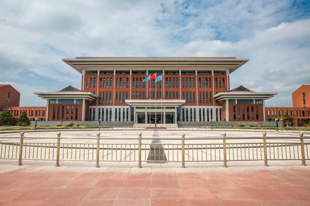 安顺职业技术学院,选择迪康Defender终端安全管理系统,规范学生机房管理。